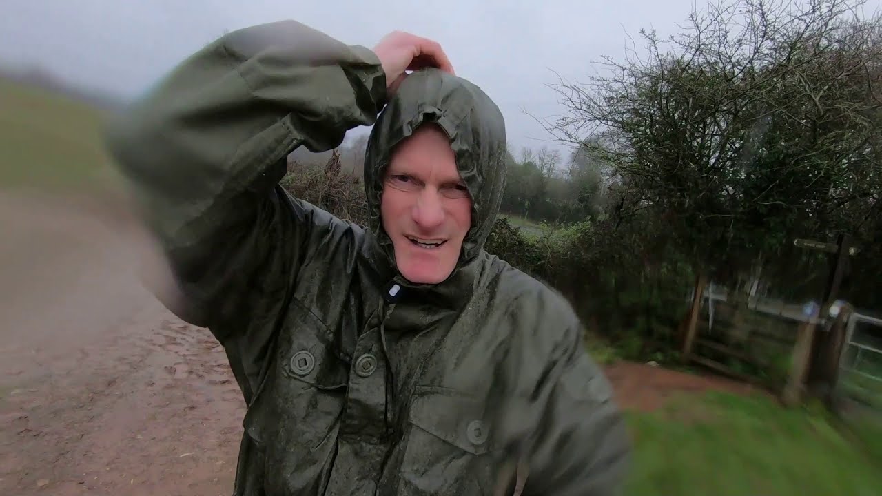 British SAS smock / fake budget bushcraft gear / waterproof test when waxed