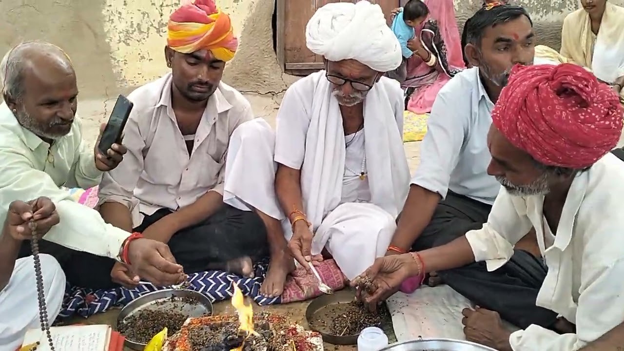 भाणा राम /गुणाराम महाराज जी के घर, हवन करते हुए,, श्री अर्जुन आश्रम ठि जयसिधर 🚩,, दास, पूर्ण महाराज 