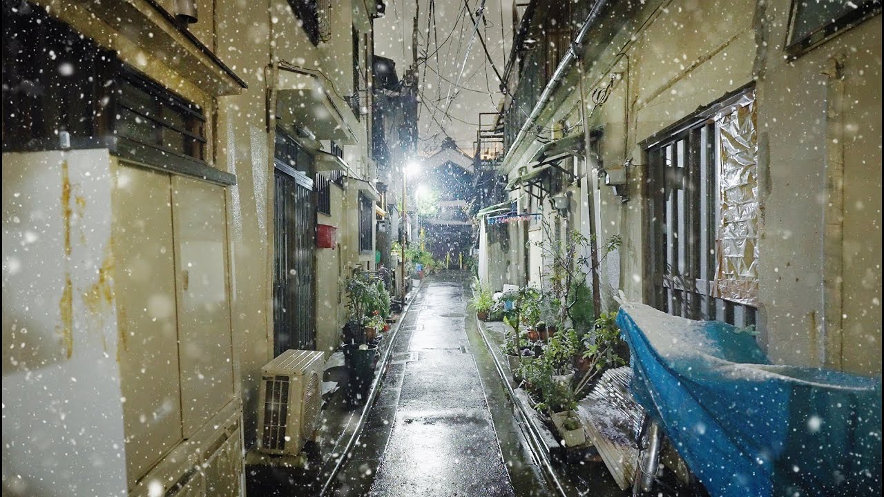 Snowfall, Night Walk in the back alleys of Kitasenju, Tokyo //4K HDR