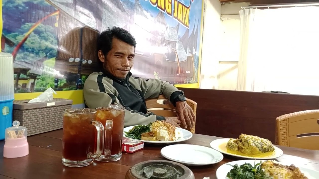 SEKALI KALI BAWA ISTRI SAMA ANAK BUKA PUASA DI WARUNG PADANG