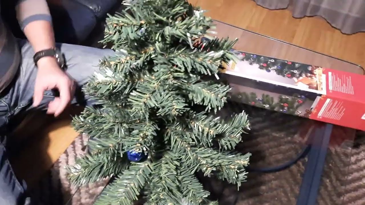 Decorate Lidl Christmas tree