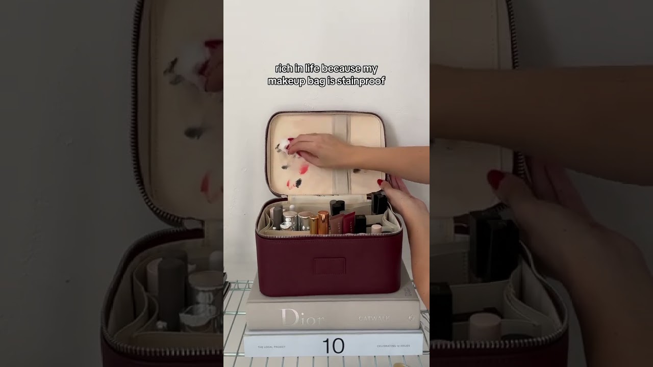 Rich in life because my makeup bag is stainproof. 💅🏻 | ETOILE | Vanity Case | Stain Proof Lining