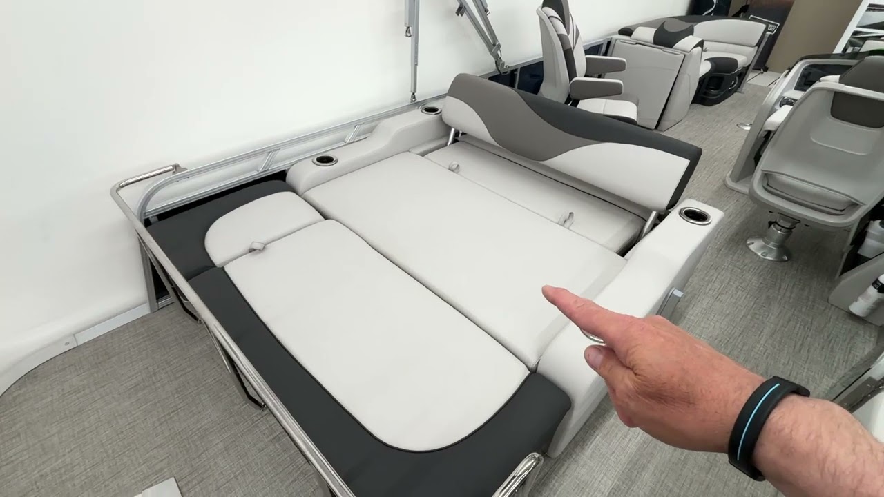 New Avalon LSZ 2385 VRB @ Dan's Southside Marine