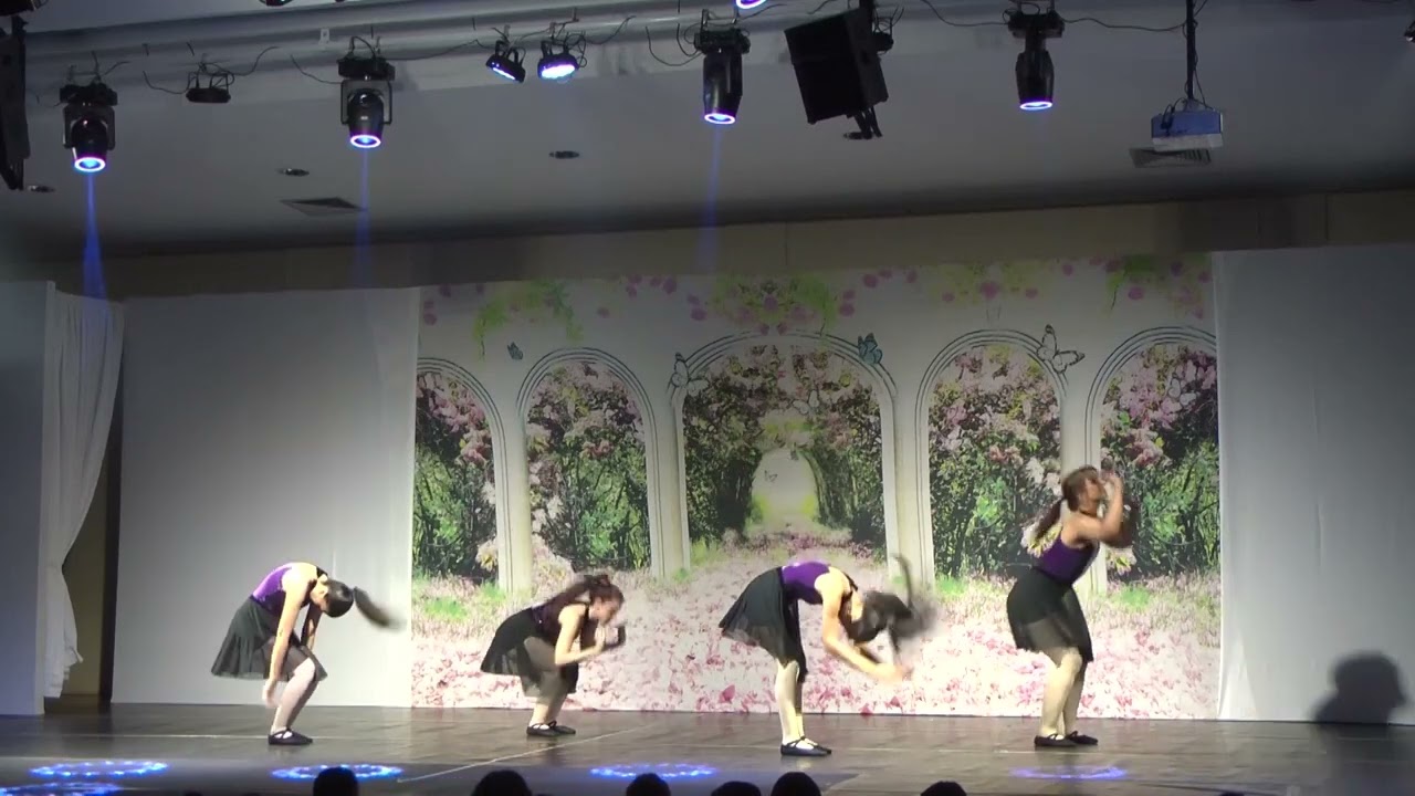 Espetáculo Princesas- Bruxas - Turma de jazz Dance