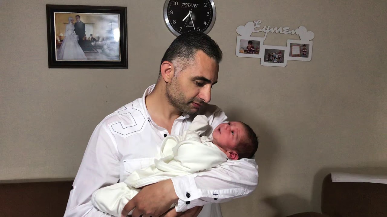 Bebeğin kulağına ezan nasıl okunur ? &Ccedil;ocuğun kulağına ezan ve kamet nasıl okunur?