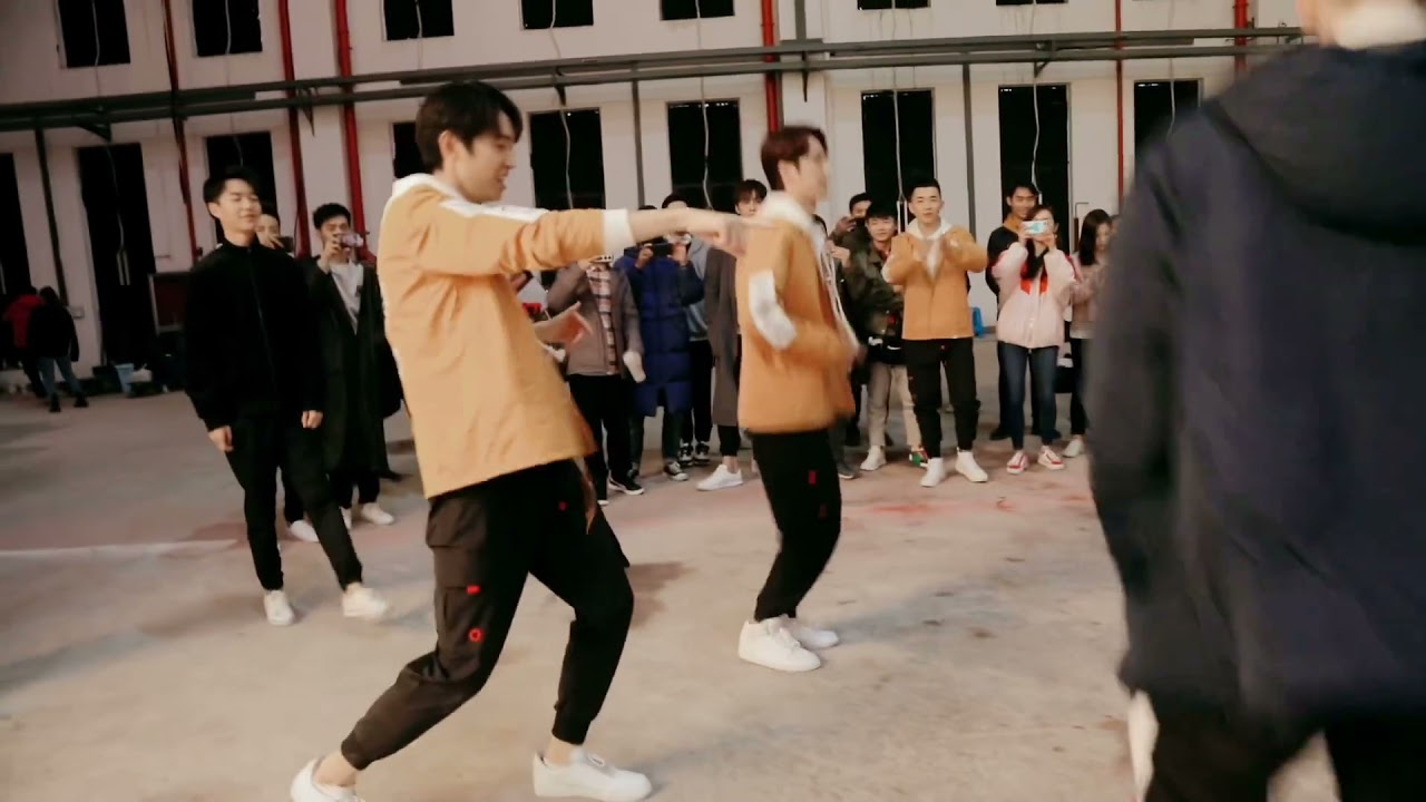 Wang Yibo - dance battle with cast of Gank Your Heart &copy; 一颗大大菜菜瓜