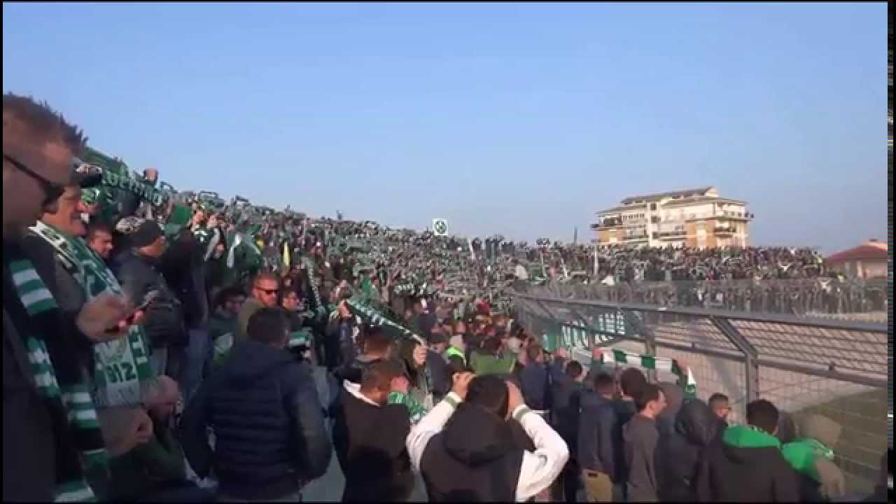Avellino, la sciarpata biancoverde a Lanciano