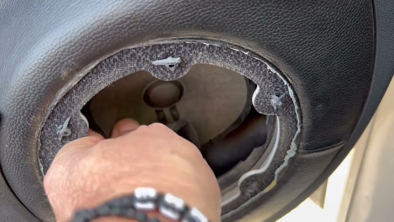 How to change the speakers of your Smart ForTwo W451 in minutes!
