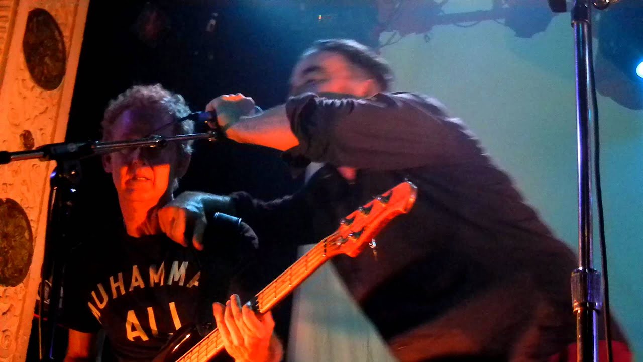 Poi dog Pondering ~ LackLuster