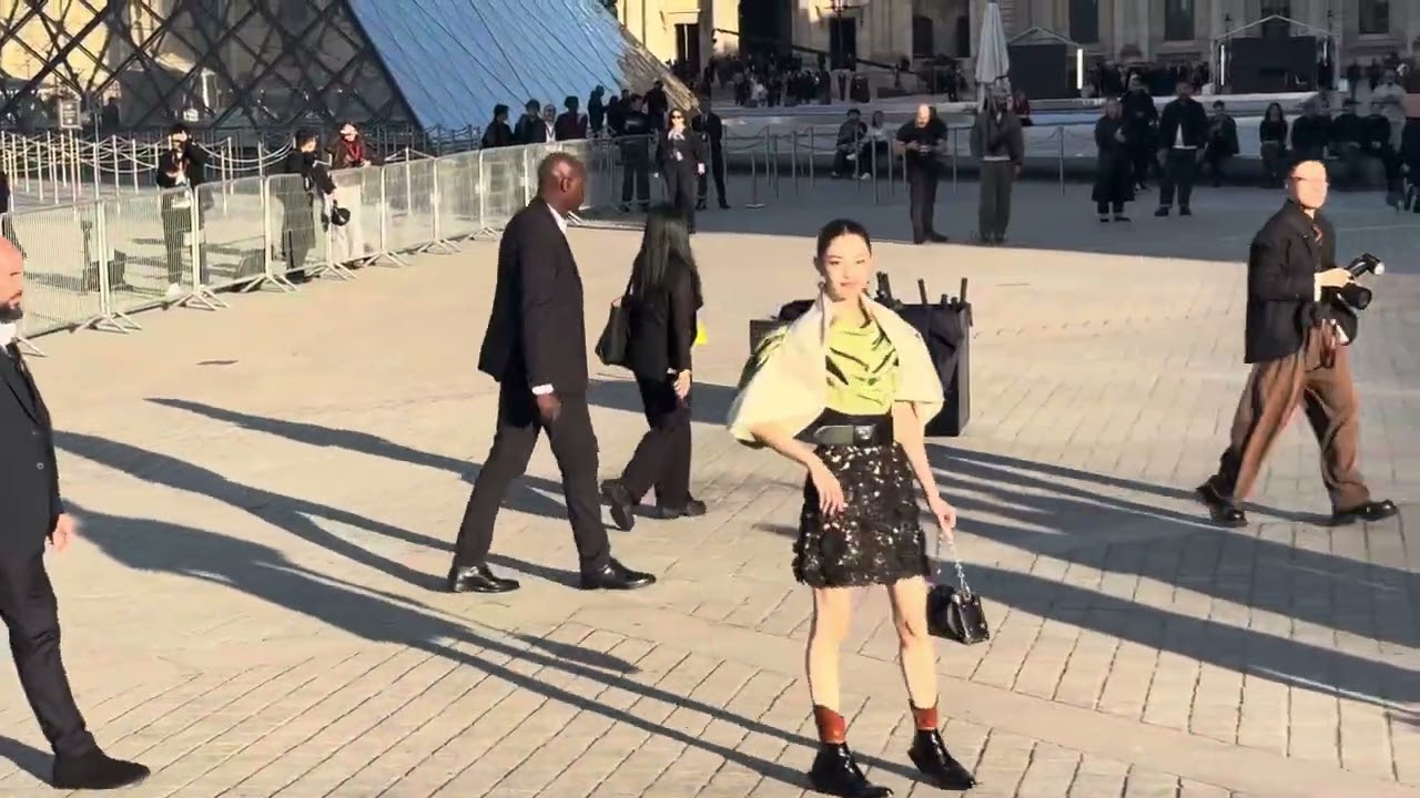 Elaine Zhong 钟楚曦 attends the Louis Vuitton Paris Womenswear October 01, 2024