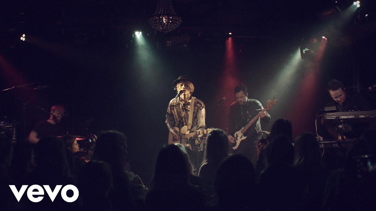 Ulrik Munther - Alltid leva, aldrig dö (Live At Etablissemanget 4th of March 2015)
