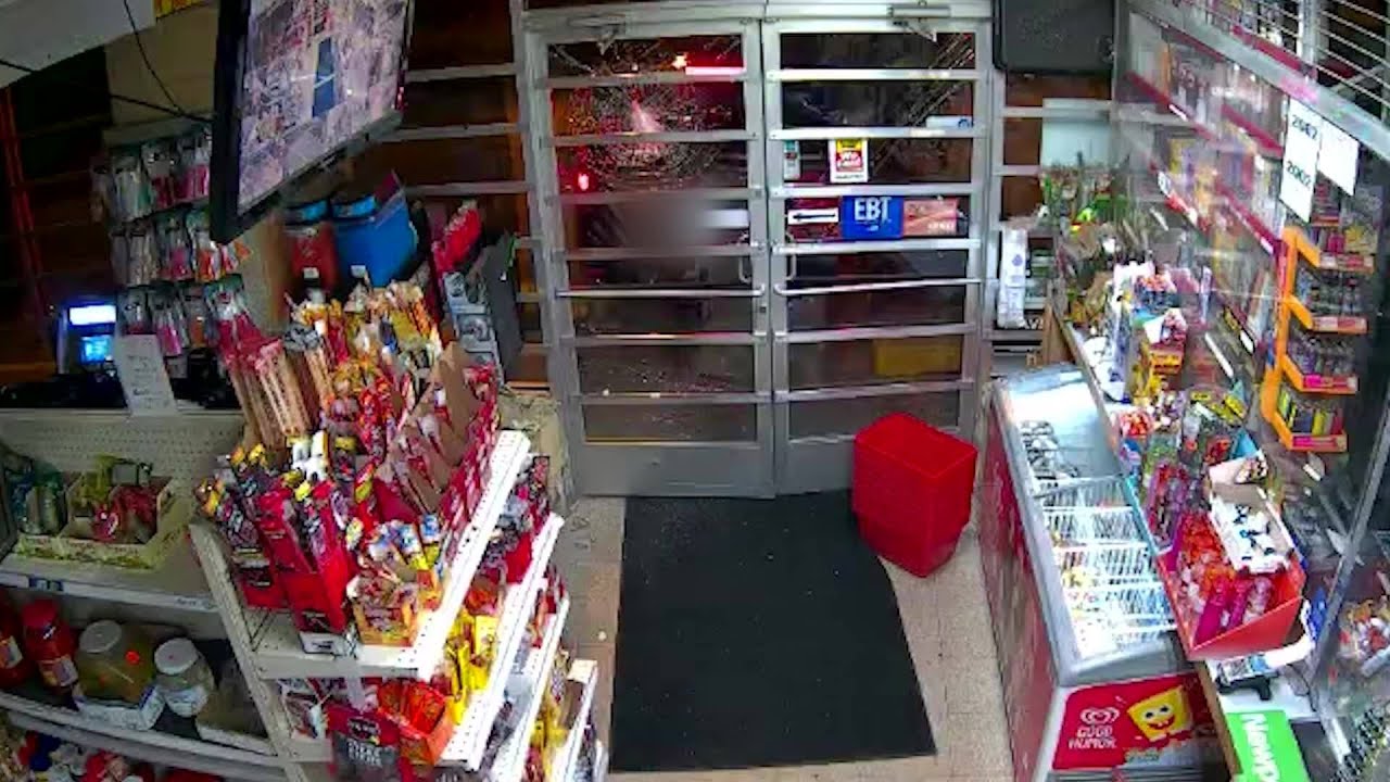 Burglars smash minivan into shop, steal $10K worth of vape pens