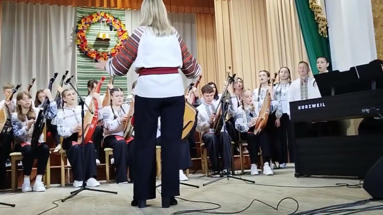 Кам'янка-Бузька муз.школа Ансамбль бандуристів "Мальви"  "Україно,молюся,за тебе"