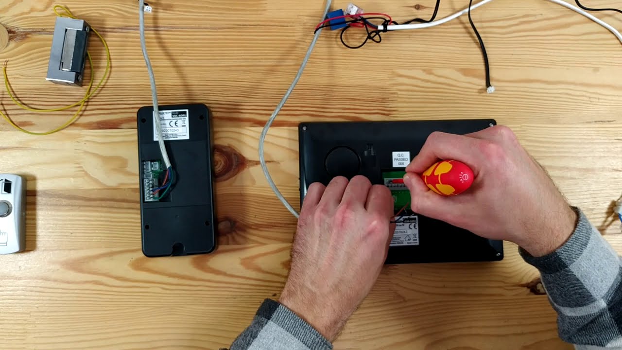 Wideodomofon z czytnikiem RFID, pamięć, zdjęcia, furtka + brama, test, podłączenie (VDP-60)