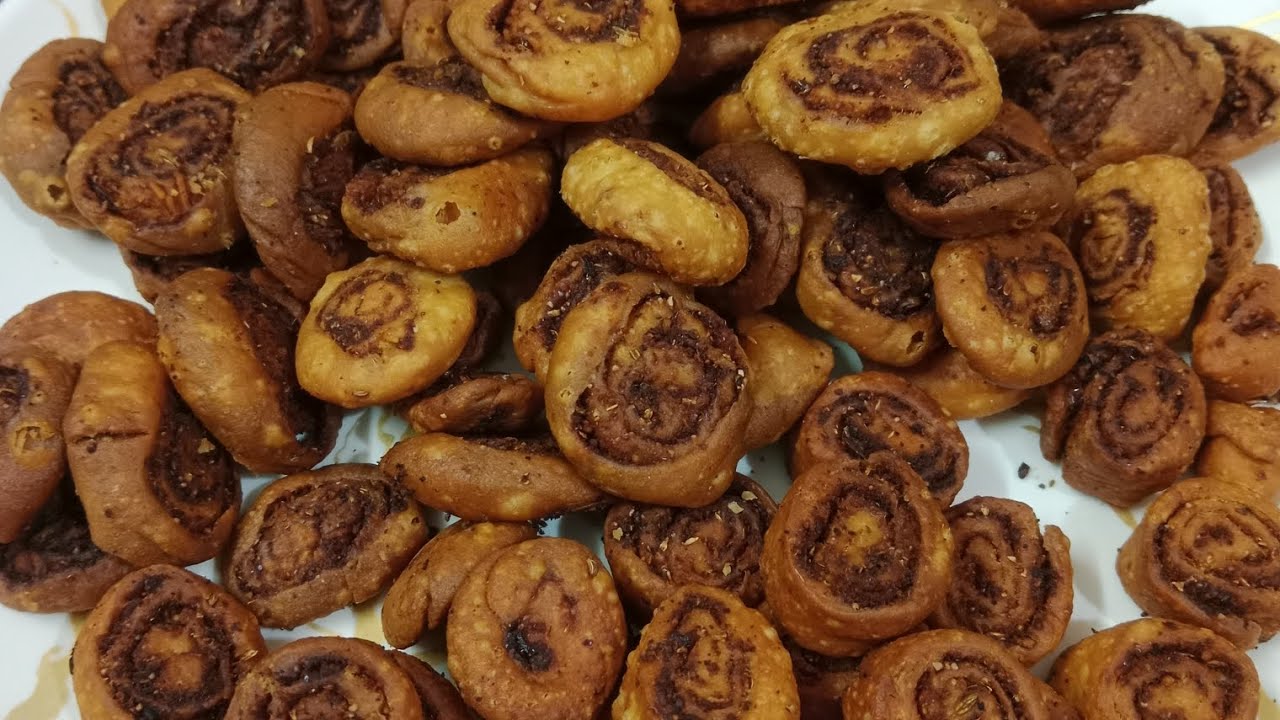 😘चितळे बंधू सारखी 🥰भाकर वडी😋 खुस खुशीत 💝#food #foodlifemarathi #indianrecipes #recipe #cockrecip🥰