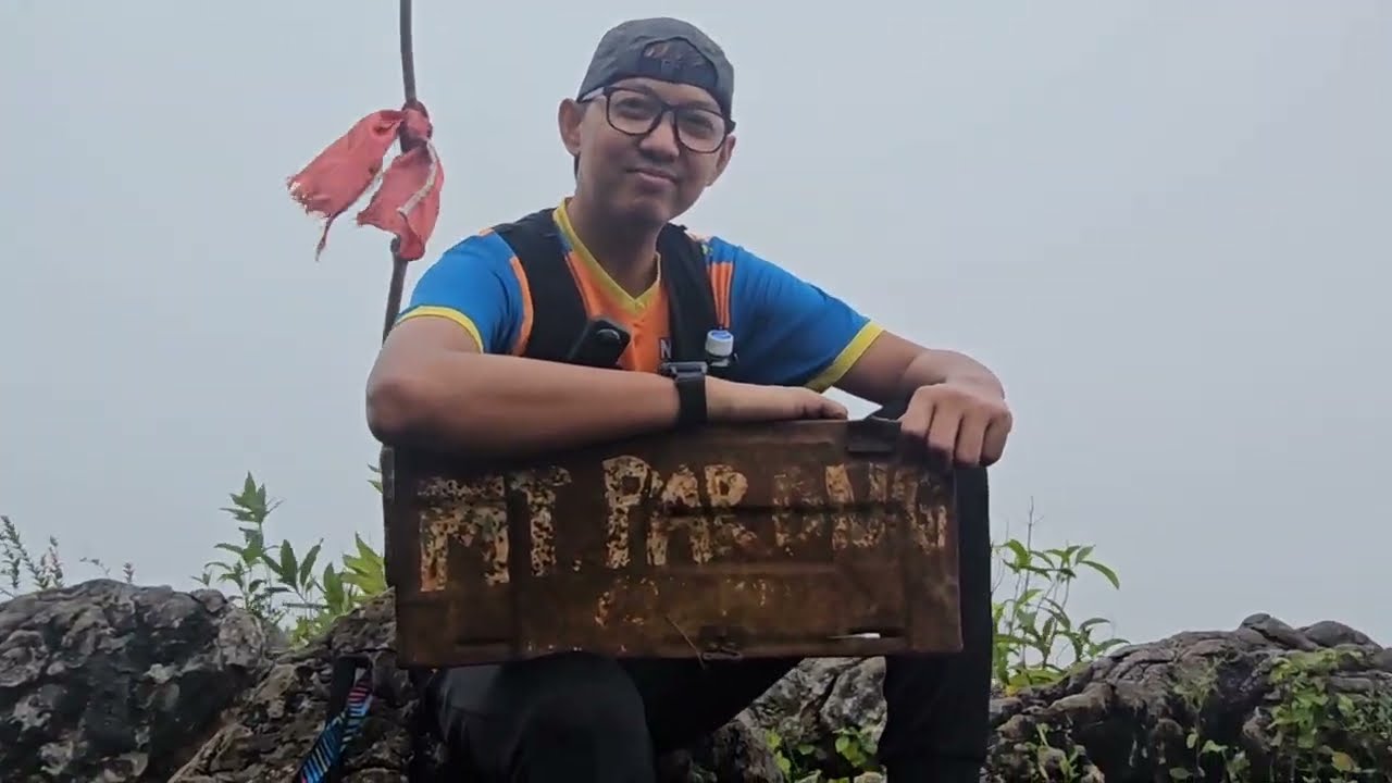 Puncak Gunung Parung Karang Jinawi Sepaku IKN