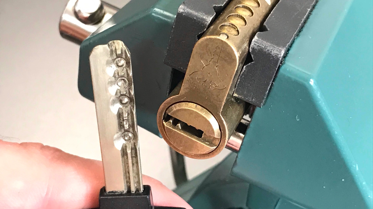 [393] Цилиндр Mul-T-Lock Classic Euro Profile, вскрытый и почищенный