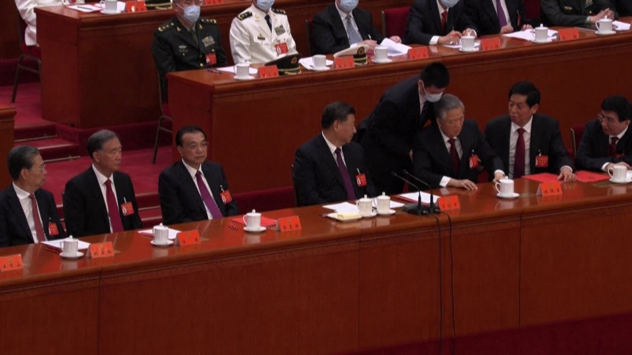 Chine: l'ex-président Hu Jintao escorté vers la sortie lors du congrès du parti communiste chinois