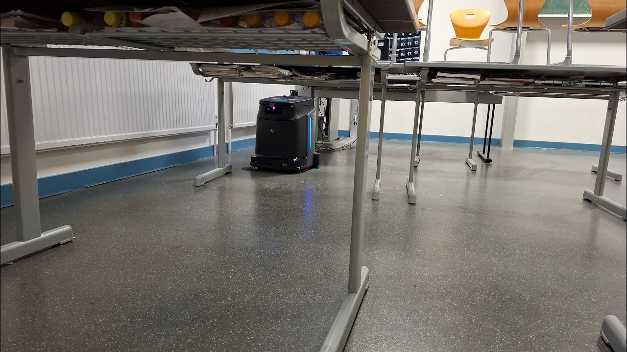 Gausium Phantas Reinigungsroboter reinigt Schulklassen, Mr. Blue&friends #reinigungsroboter