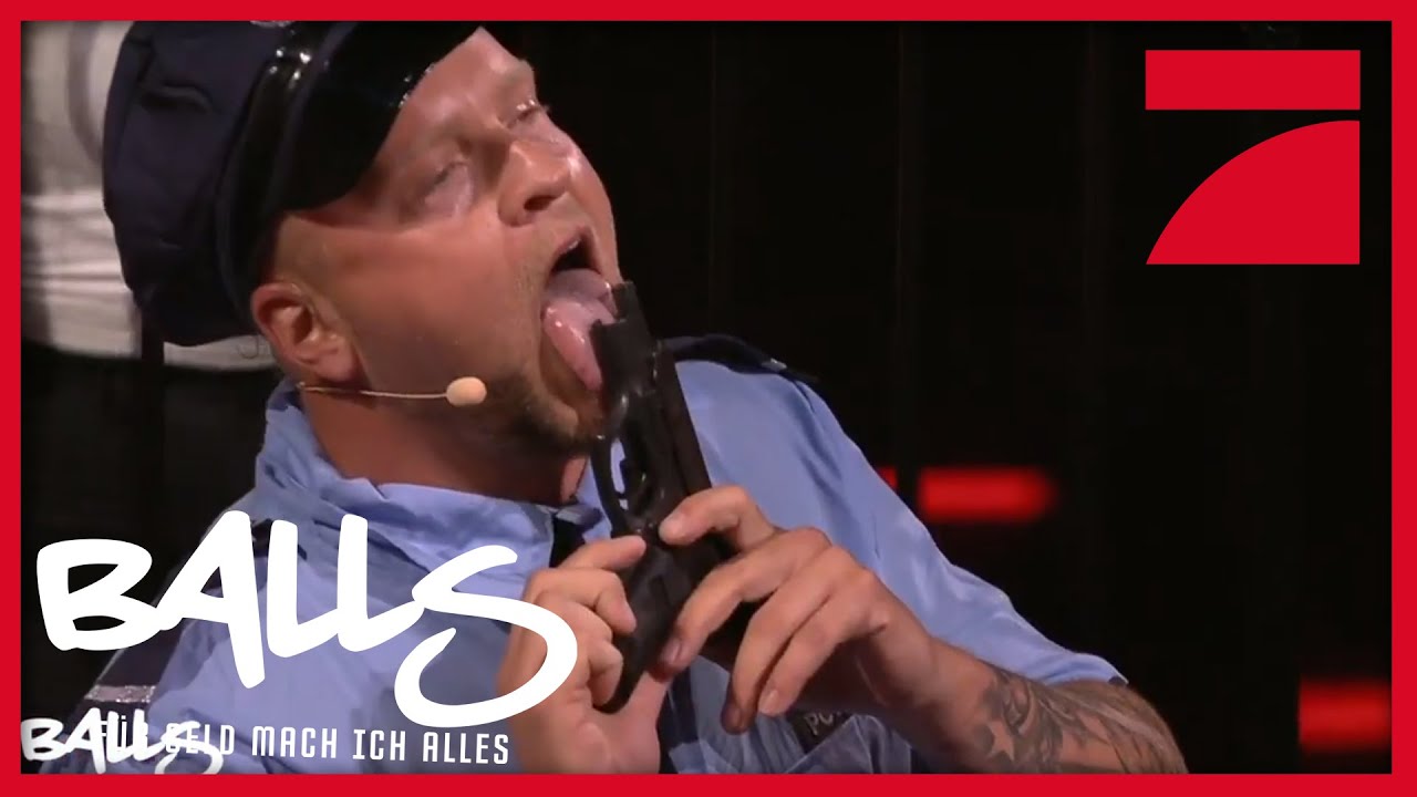 Polizist spielen & sich selbst tasern | Balls - für Geld mach ich alles! | ProSieben