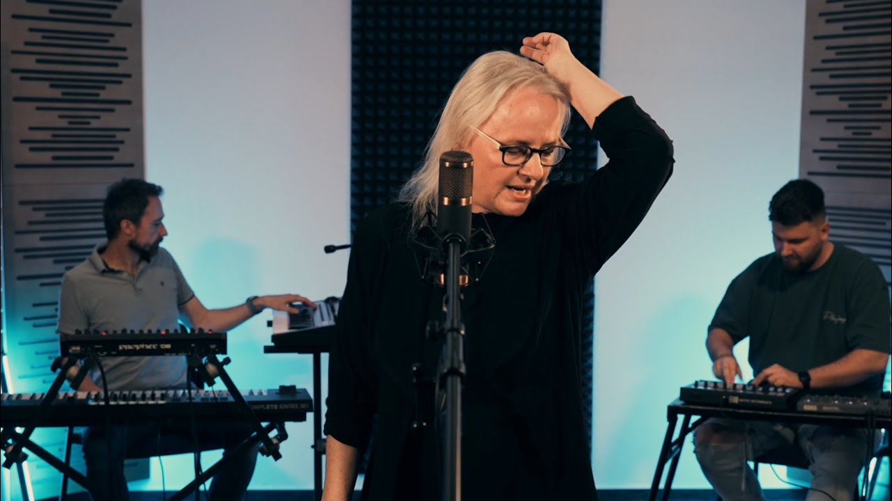 Znovuzrodené hity: Mirka Brezovská –  Dievča neplač