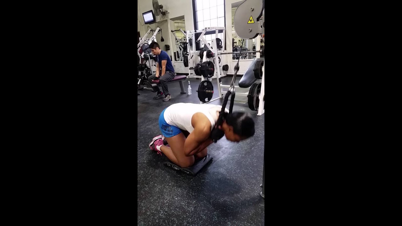 Panam&aacute; Figure Competitor Abs Crunch