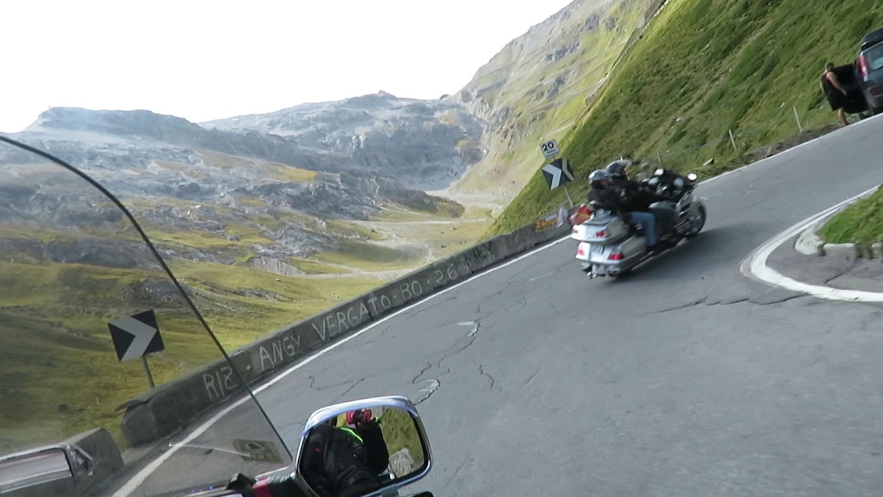 Goldwing Unsersbande - Montée du Stelvio goldwing 1500 3/4