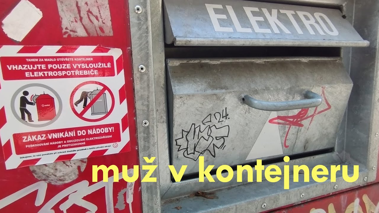 Záchrana v poslední chvíli, strážníci osvobodili muže z kontejneru na elektroodpad