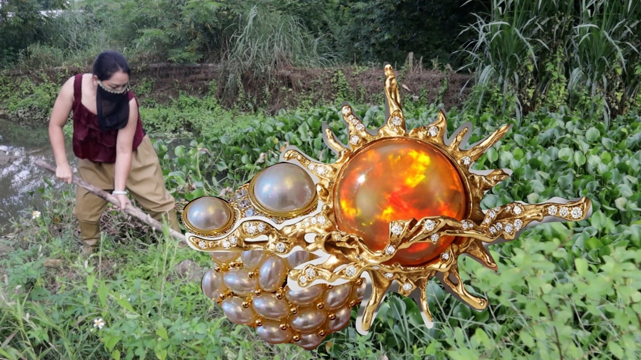 The girl activated a big clam in the seaweed field! A miraculous phenomenon has occurred