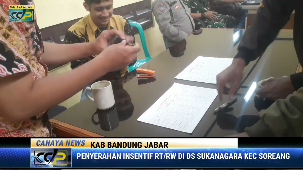 Pembagian insentif RT/RW sebanyak 49 orang bulan Juli Agustus 2025 d aula desa sukanagara