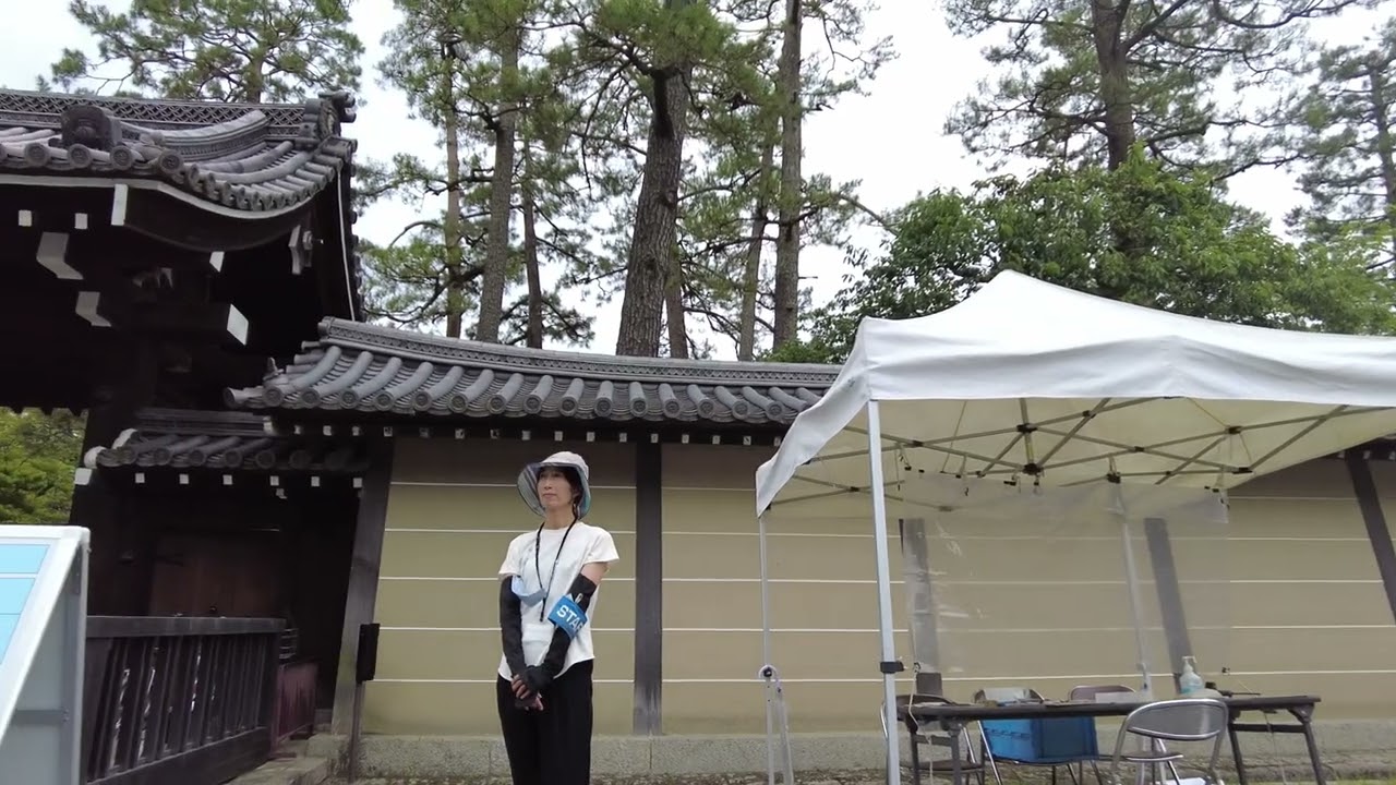 Walking the Kyotogyoen grounds in Kyoto