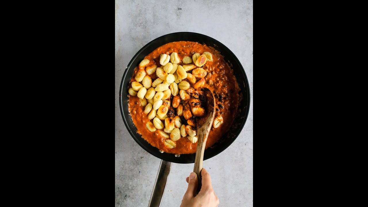 Super creamy vegan gnocchi bake