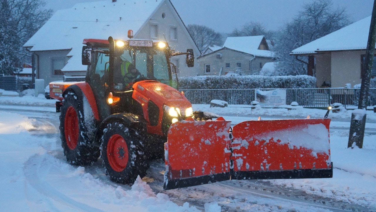[2023] Hótolás/Plowing Snow