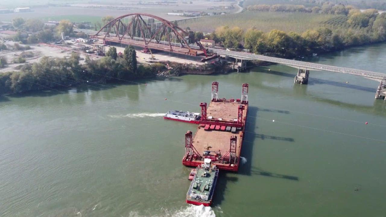 Il ponte di San Benedetto Po è in movimento