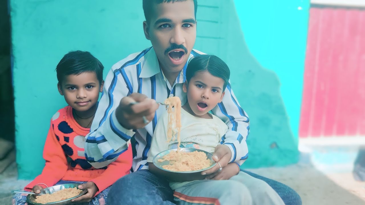 Meggie eating challenge with gunnu&duggu गुन्नू और डुग्गू के साथ मेगी खाने का चैलेंज || 