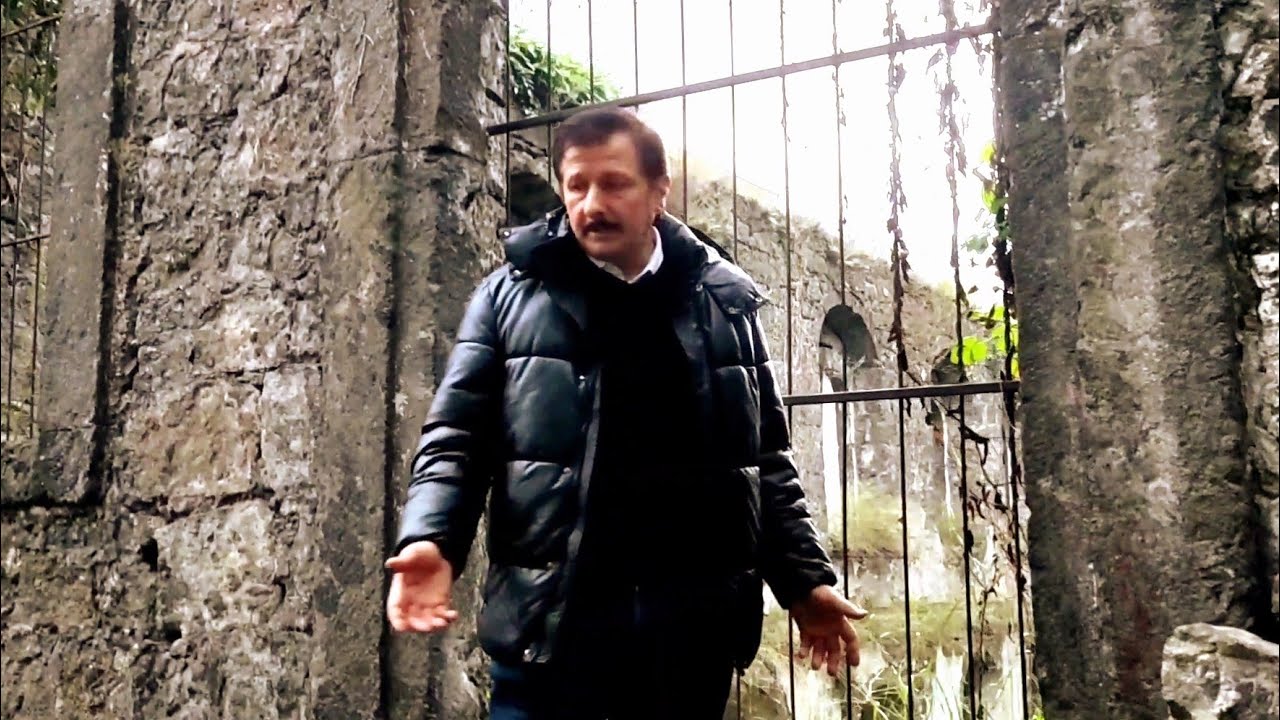 GİRESUN'DA GEZERKEN YOLUM DEMİR PARMAKLIKLAR ARDINA DÜŞTÜ...