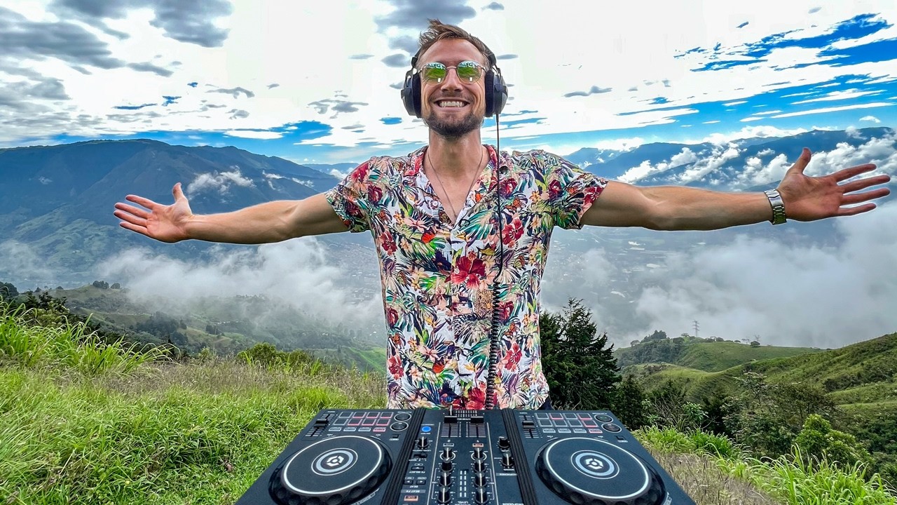 Melodic House Set with Paragliders (Lane 8, Lstn, Yotto, Nora En Pure, Sultan + Shepard)