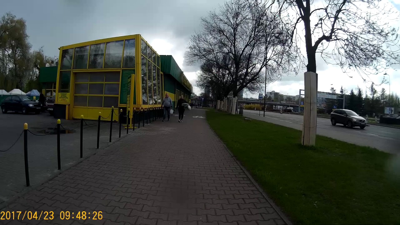 Rowerzysta v Piesi na Ścieżce Rowerowej