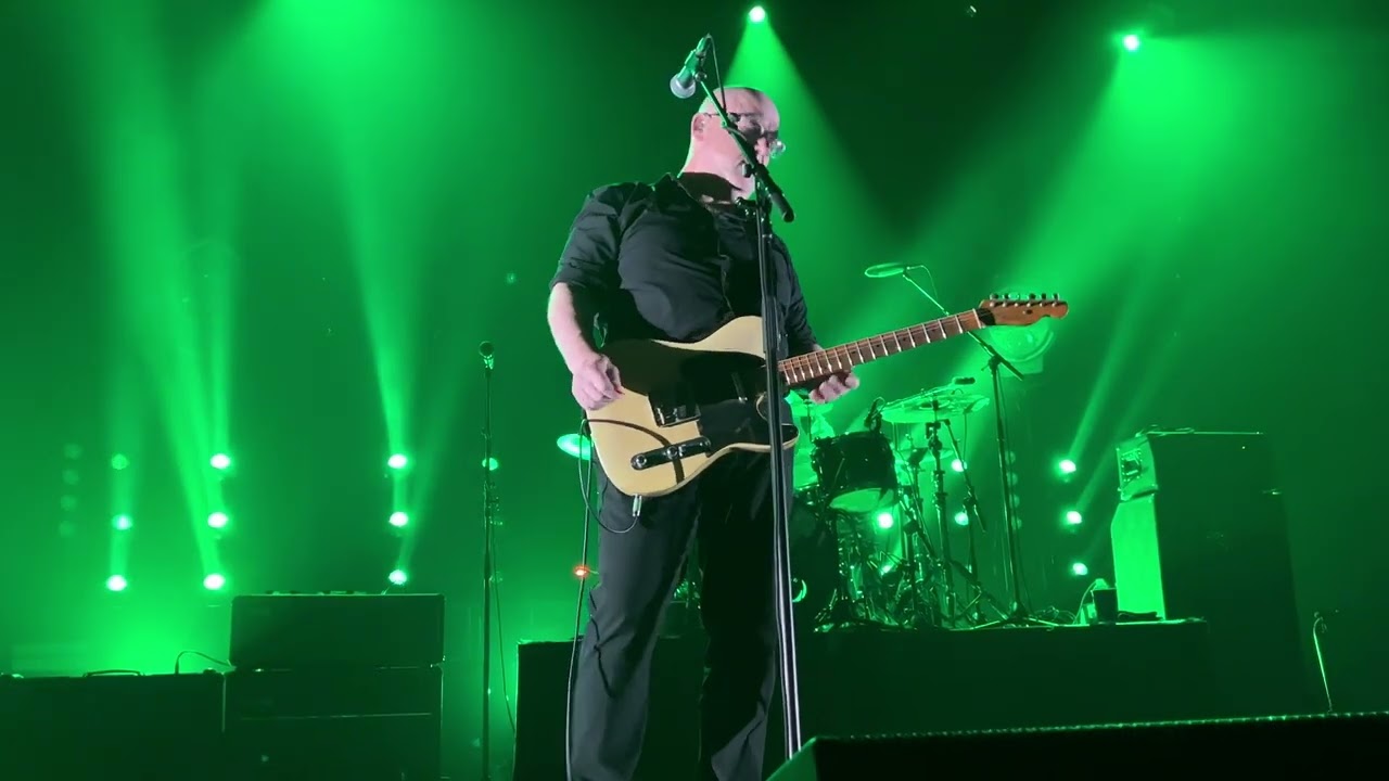 Pixies - Gouge Away (Live)