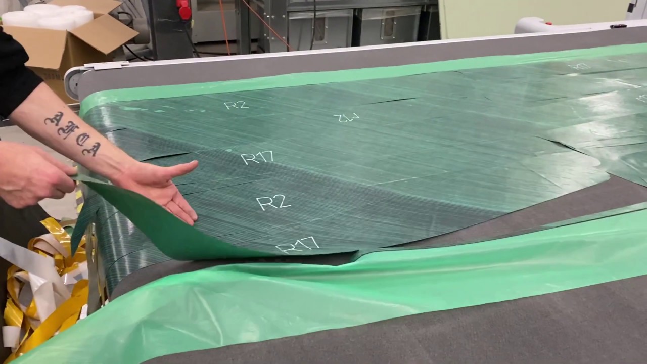 Holland Composites - Z&uuml;nd pre preg cutting machine