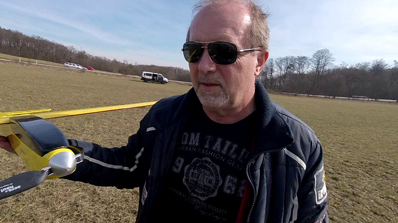 Zálet konstrukčního větroně 1,8m s motorem