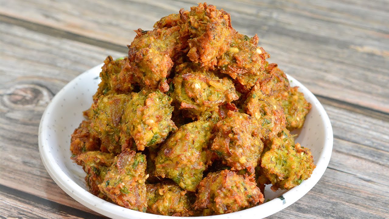 मोड आलेल्या मुगाची कुरकुरीत भजी | वरुन कुरकुरीत आतुन एकदम सॅाफ्ट | Mod Alelya Moogache Bhaji