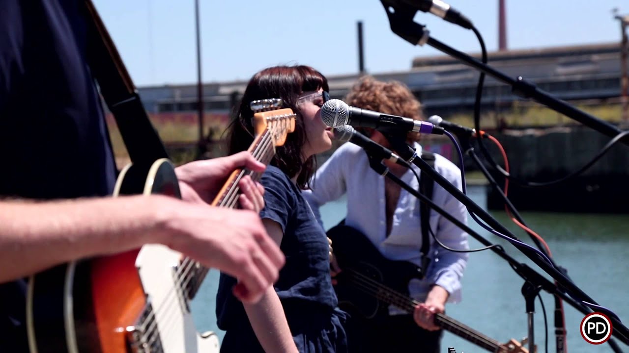 Yumi Zouma - Zoe & Gwen (Live on PressureDrop.tv)