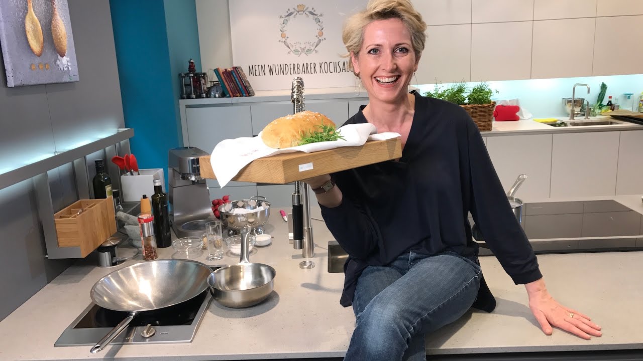 Olivenöl-Brot mit Rosmarin und Pinienkernen