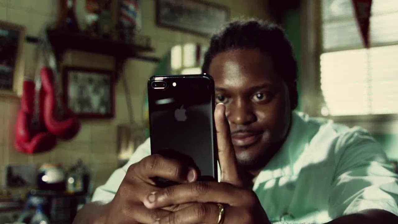 Anuncios HD Apple iPhone 7 Plus "Barber's shop"