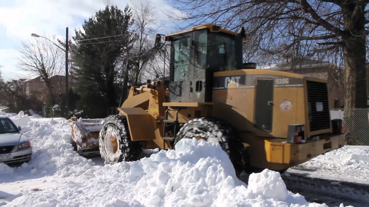 Cat 938G Wheel Loader Clearing a Street