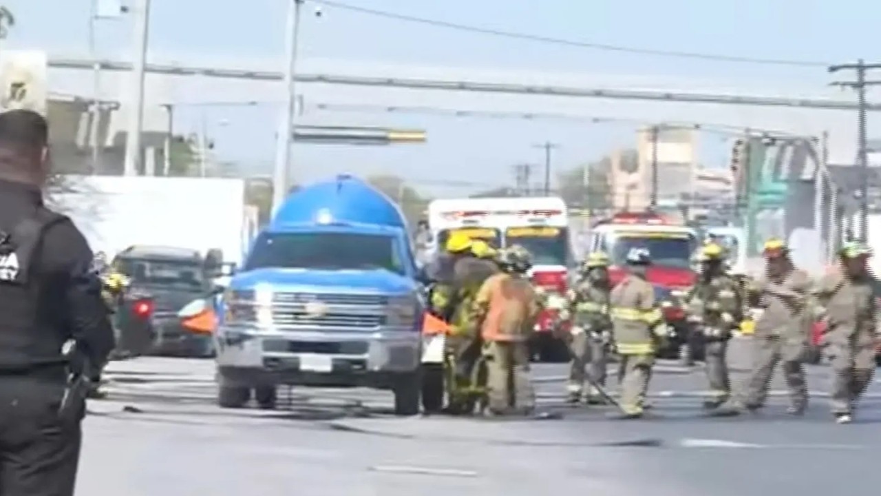 Desalojan a 90 Personas por Fuga en Pipa de Gas en Av. Constituyentes de Nuevo León en Monterrey