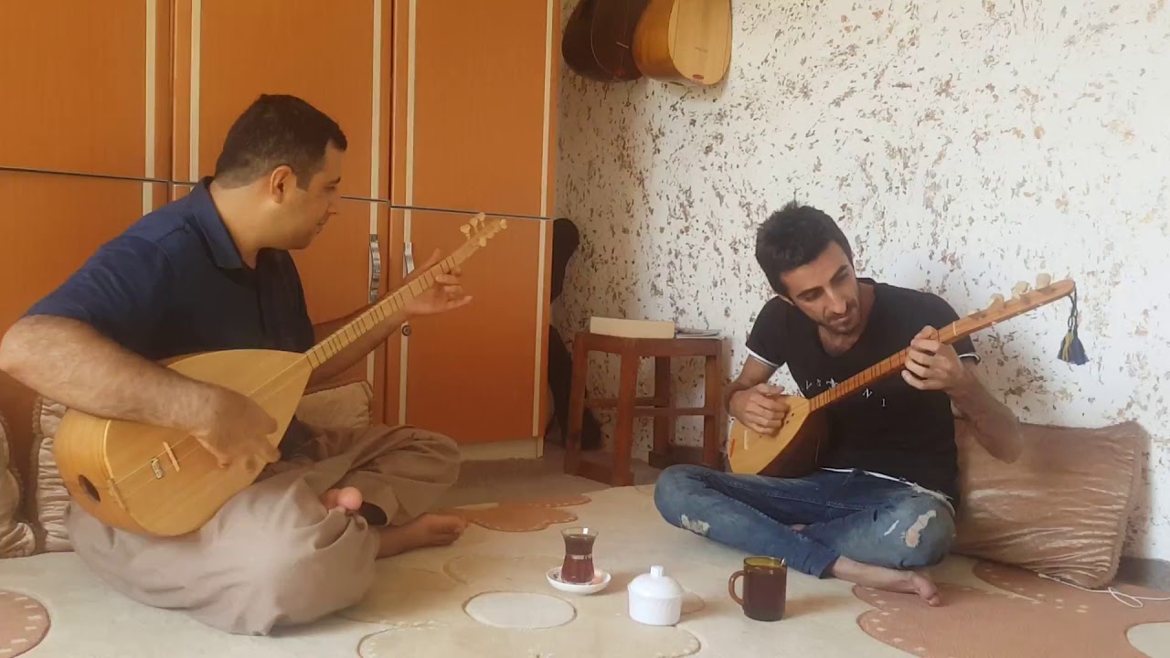 Temb&ucirc;ra Kurd&icirc; Saz Bağlama Dede Sazı Balta Sazı Temb&ucirc;r Bağlama Divan & Cura