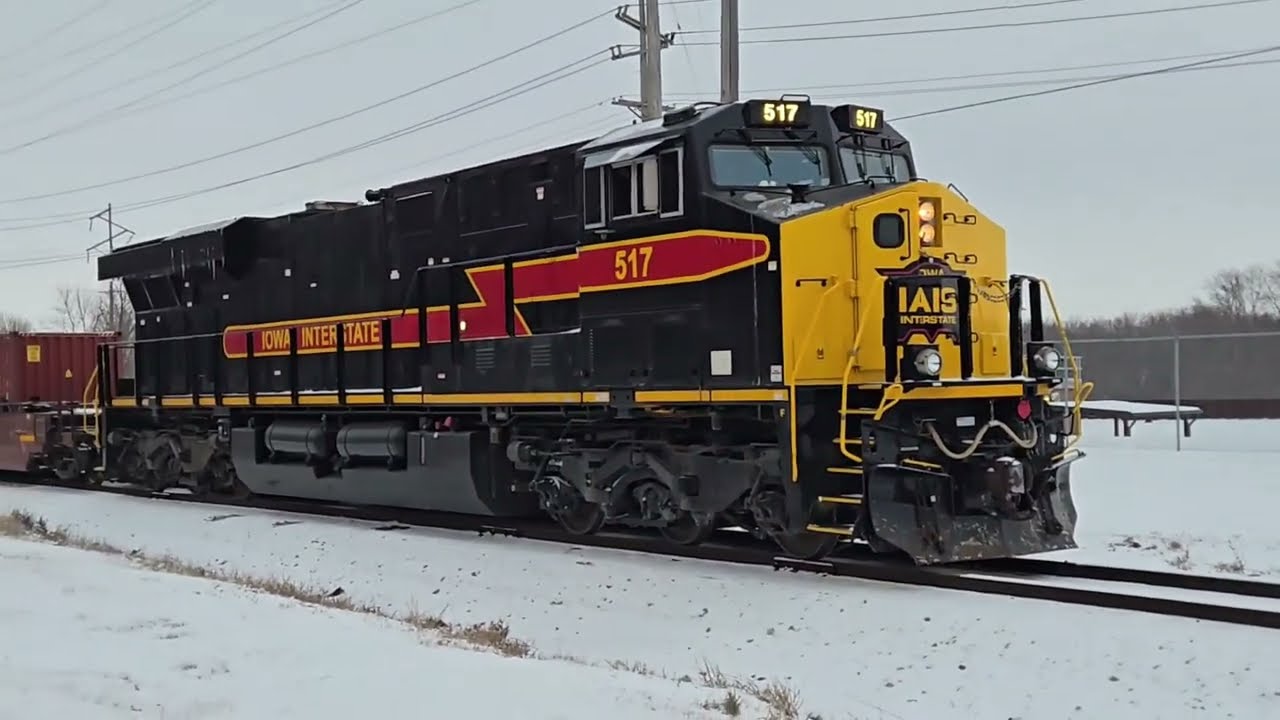 Iowa Interstate BICR led by IAIS 517 (ES44AC) & IAIS 513 as DPU sits crewless La Salle, IL 01/25/26