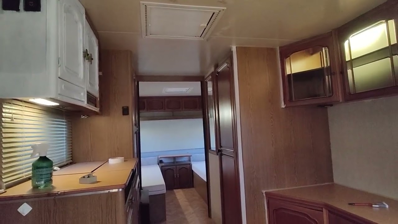 Fra skrot til slot. Campingvogn renovering for under 3000 Kr. EP1